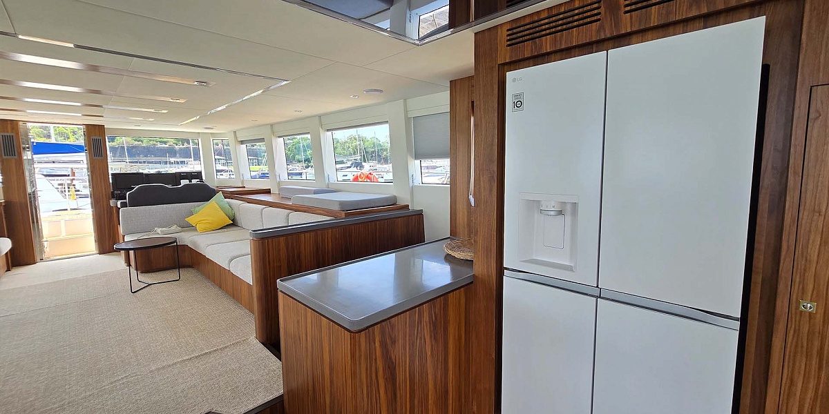 Продается новый моторный катамаран Akula 56